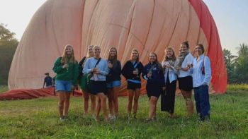 landing-of-hot-air-balloon-sri-lanka-dambulla-ceylon-expeditions-travels