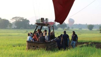 landing-of-hot-air-balloon-sri-lanka-dambulla-ceylon-expeditions-travel-agency