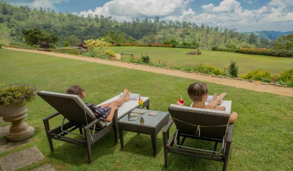 couple-at-hubas-falls-hotel-kandy-sri-lanka-luxury-honeymoon-packages-ceylon-expeditions