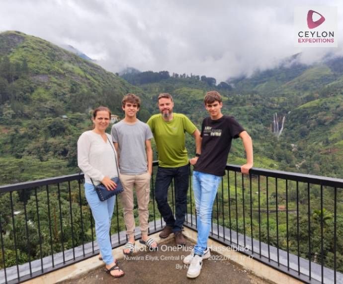 family-in-nuwara-eliya-luxury-tour-ceylon-expeditions