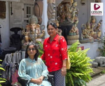 2 ladies in front of souvanier shop galle dutch for Sri Lanka 