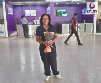 lady-at-arrival-lobby-colombo-airport-ceylon-expeditions