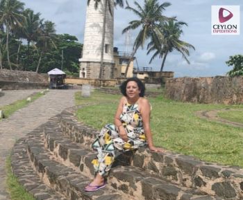 lady-at-galle-dutch-fort-sri-lanka-ceylon-expeditions-sri-lanka