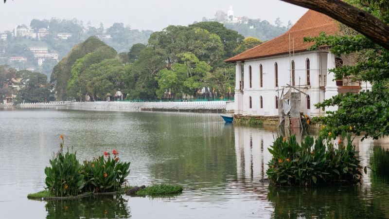 kandy-lake-Sri-lanka-ramayana-tour-packages-ceylon-expeditions-sri-lanka-travel-agents