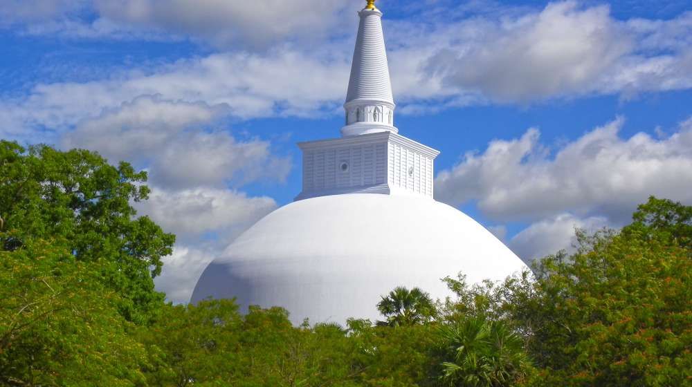 ruwan-weli-stupa-anuradhapura-Sri lanka-buddhist-pilgrimage-tour-packages-ceylon-expeditions