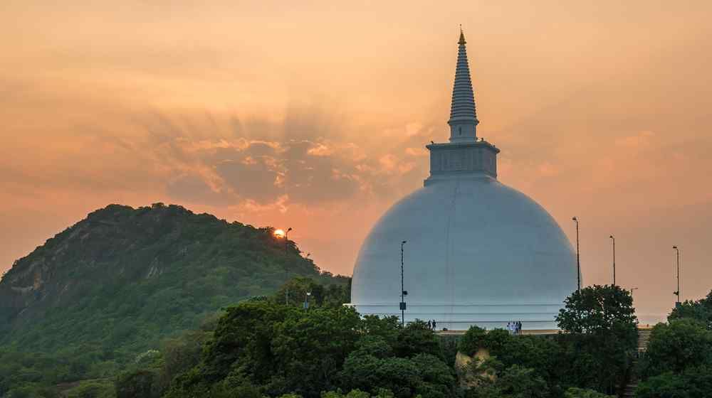 stupa-in-mihinthale-senior-citizen-holiday-sri-lanka-ceylon-expeditions