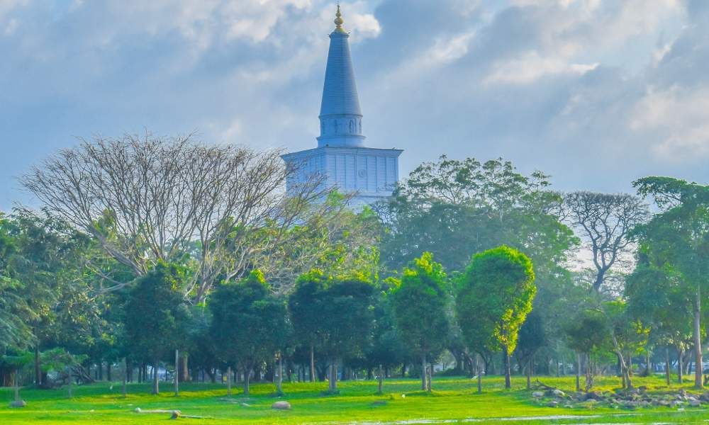 Ruwanwelisaya-anuradhapura-sri-lanka-buddhist-pilgrimage-tours-ceylon-expeditions