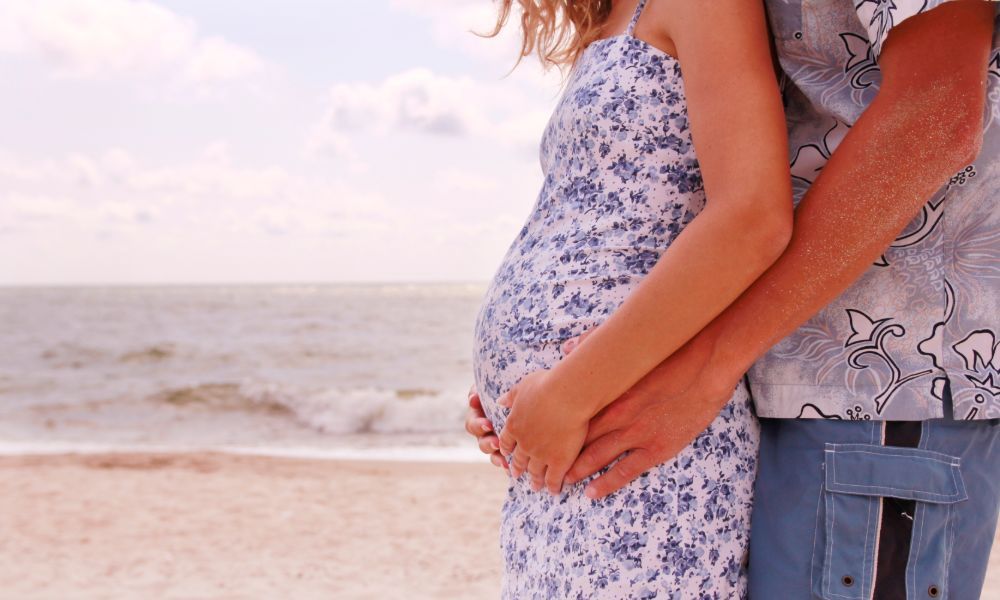 expecting-parents-on-the-beach-babymoon-holidays-Sri-Lanka-Ceylon-Expeditions